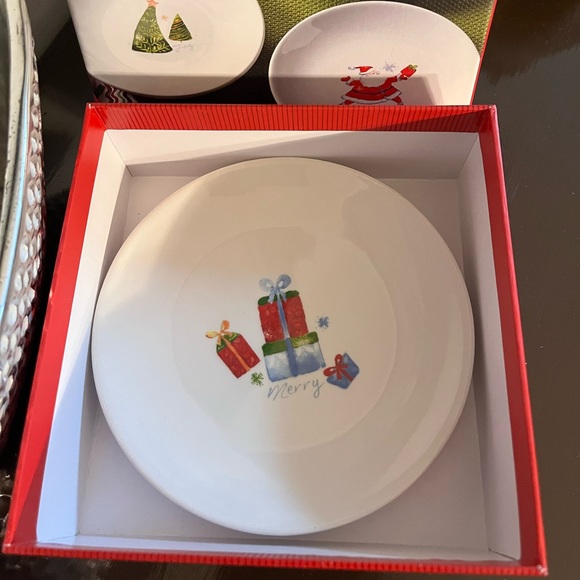 NEW Pier 1 Imports 4 Holiday Appetizer Plates. Christmas Party Limited Edition - Picture 3 of 7